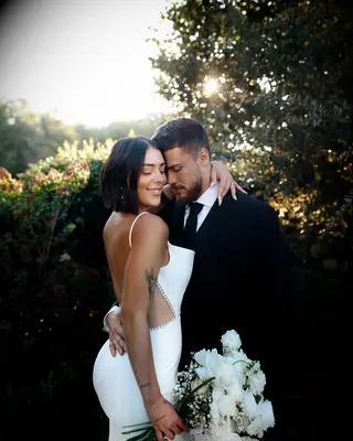 Subtle waves wedding hairstyle