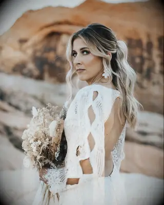 Boho waves wedding hairstyle