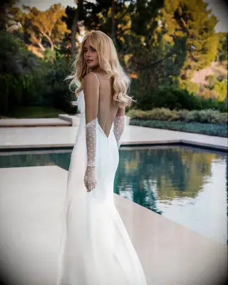 Glam curls wedding hairstyle