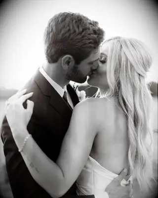 35 brudefrisurer, der skal forbindes til åbent tøj