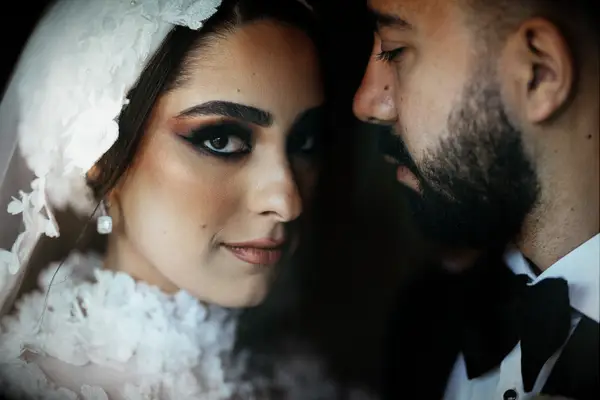 Dramatic wedding bridal makeup for brown eyes