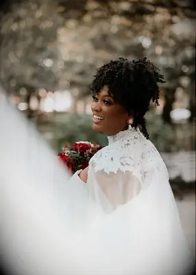 Natural curls wedding hair trend