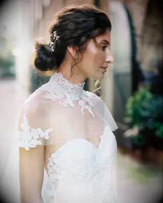 35 Bedste ideer til bryllupsfrisørere til brudekjoler på den høje niveau på det høje niveau