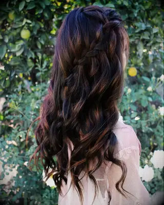 Simple waterfall braid for your beach wedding