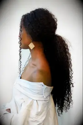 Voluminous pony tail for your wedding day hair inspo