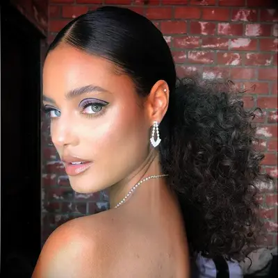 Sleek pony tail with curls