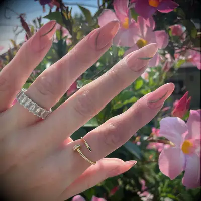 Green swoop floral bridal nail inspiration