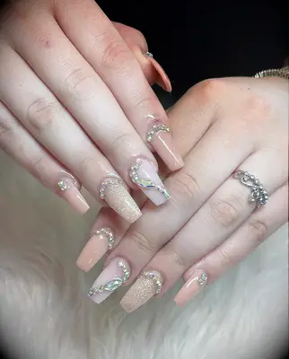 Large Gemstones bridal nail inspiration