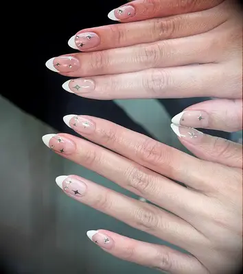 Silver sparkle bridal nail inspiration