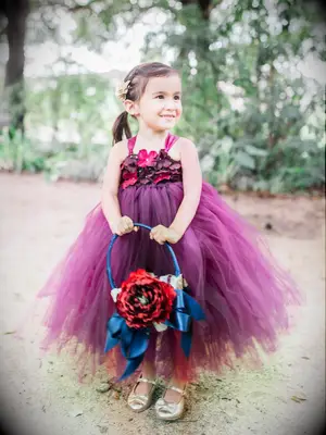 Flower girl wears her hair in a side ponytail. 