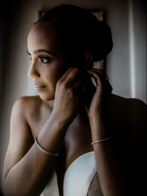 wedding makeup false lashes and eyeliner