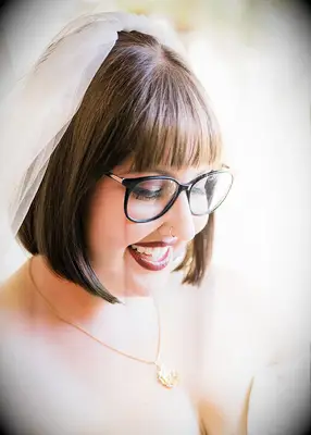 Bride with short hair and veil