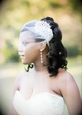 Tight curls with short veil wedding hairstyle
