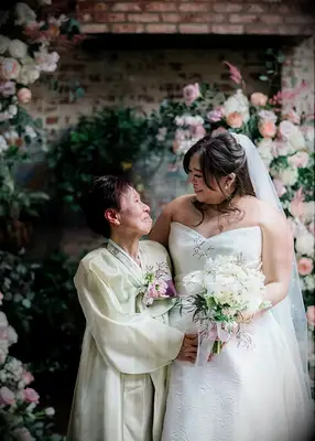 Half-up, half-down wedding hairstyle with veil