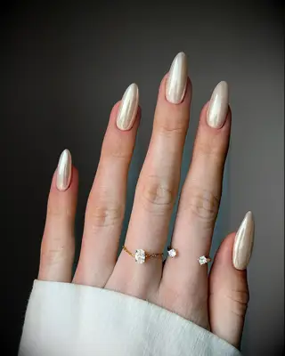 Vanilla chrome nails