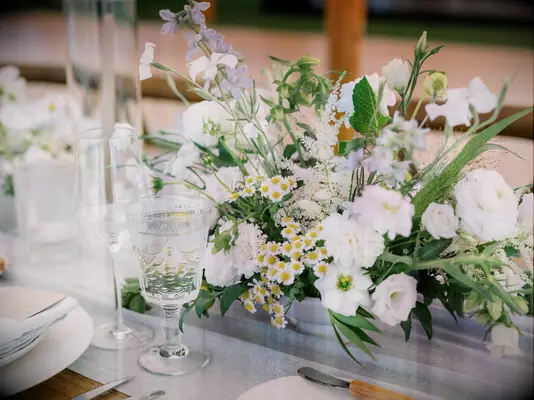chamomile and lisianthus centre piece design