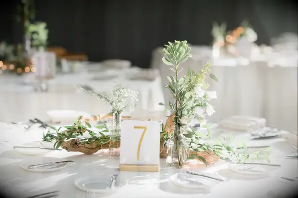 Wood and leaf centre piece design