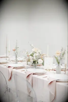 40 enkle bryllupscentre til en elegant minimalistisk modtagelse