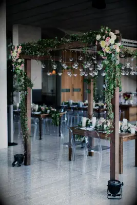 Sweetheart table arbor