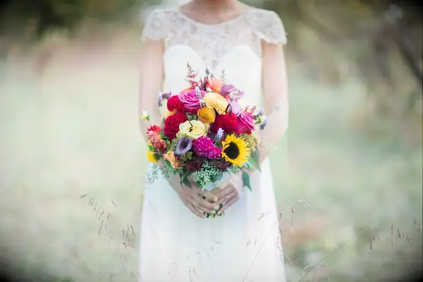 Vibrant calla lily and sunflower bouquet