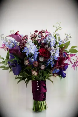 jewel-tone winter wedding bouquet