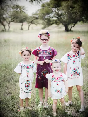 Flower girls in traditional Mexican dresses