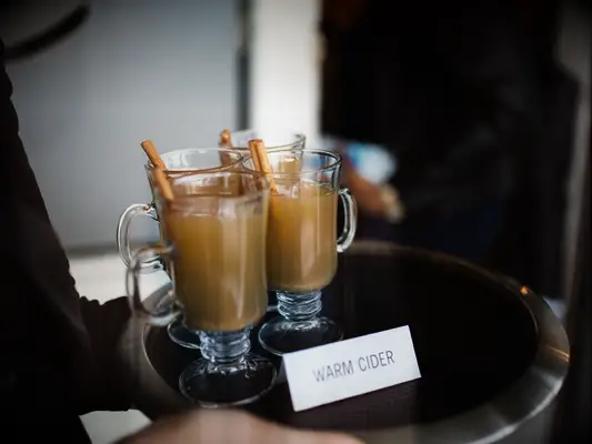 hot spiked cider signature drink idea for winter wedding