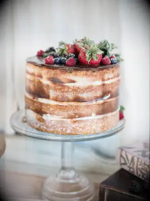 single-tier fall wedding cake with chocolate ganache and fresh berries topping and creme brulee finish