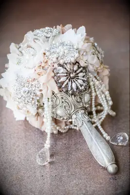 Brooch wedding bouquet alternative