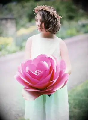 Oversized paper flower wedding bouquet alternative