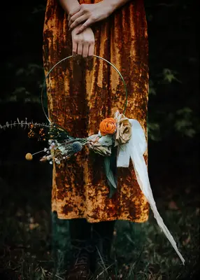 Metal hoop wedding bouquet alternative