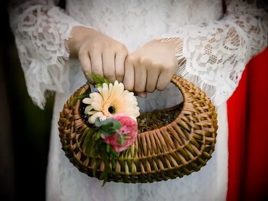 Woven basket wedding bouquet alternatives
