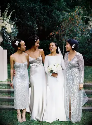 Bridesmaids without bouquets