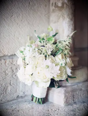 Romantic white bouquet