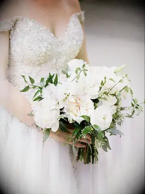 bride holding romantic wedding bouquet