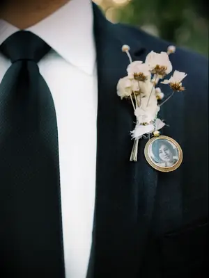 Boutonniere with picture charm