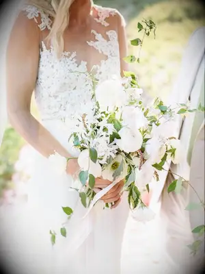Bride holding organic white-and-green bouquet