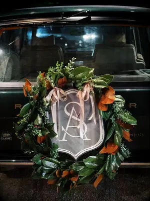 Rustic-themed wedding car decorations 