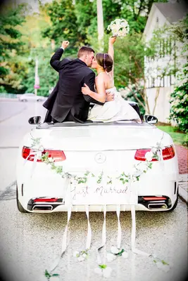 Preppy white floral decorations on getaway car