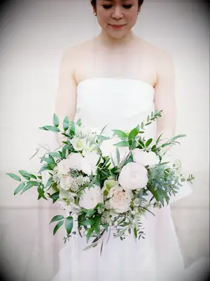 Romantic white-and-green bouquet