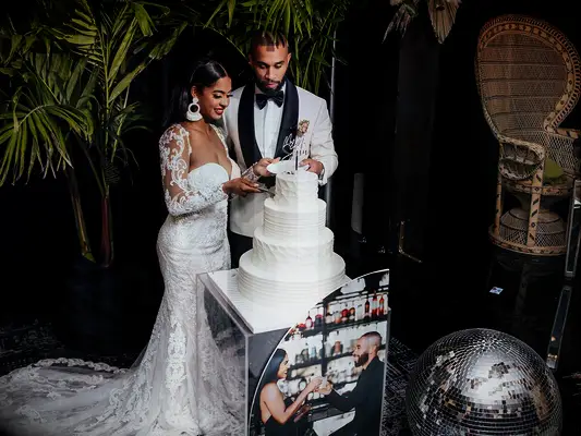 wedding cake cutting