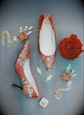 Red low heels and hair pins