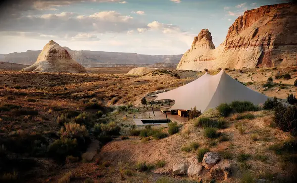 Unique outdoor desert canyon wedding venue in Canyon Point, Utah 