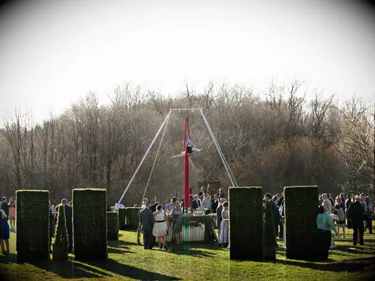 Aerial performer at wedding cocktail hour