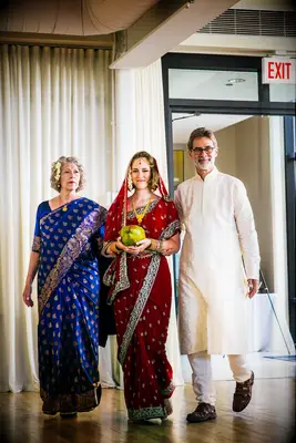 Father of the bride in kurta at Hindu wedding