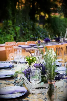 A lilac-toned wedding reception space