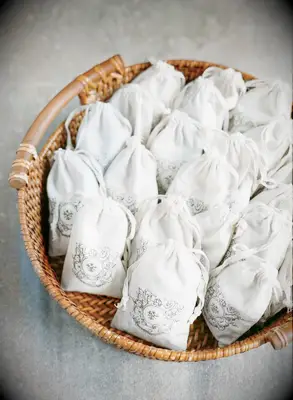 Country-Themed Wedding Favors