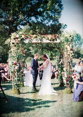 Garden-themed chuppah at Jewish wedding