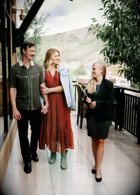 Couple talking with wedding planner