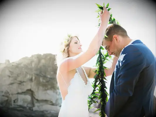 Lei exchange Hawaiian wedding tradition
